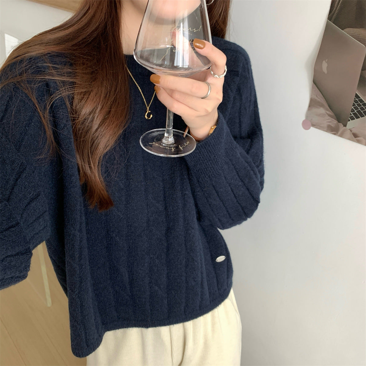 Round neck long sleeved knitted sweater for women in autumn and winter