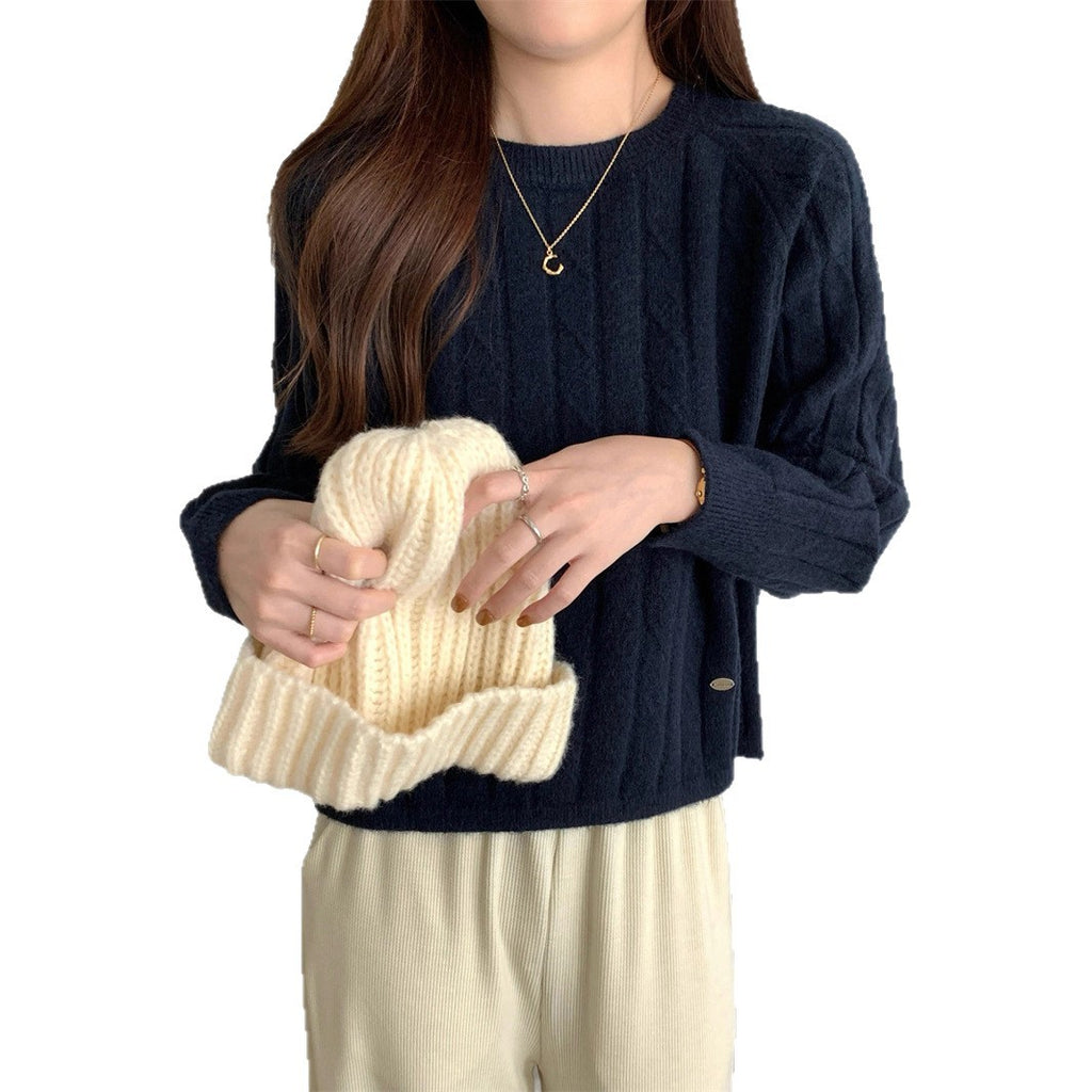 Round neck long sleeved knitted sweater for women in autumn and winter